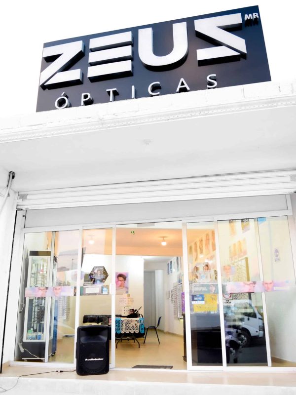 zeus opticas san martin portada